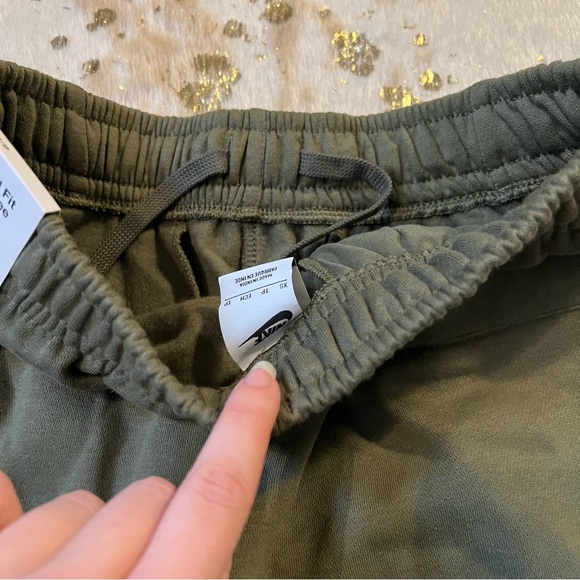 NWT NIKE XS Sportswear Club Fleece Graphic Cotton Short Olive Green Logo - Picture 3 of 10